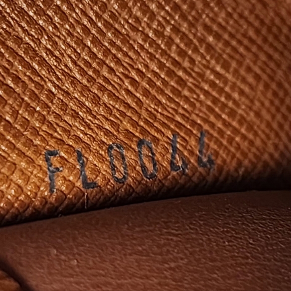 Louis Vuitton Keycase - Picture 3 of 11